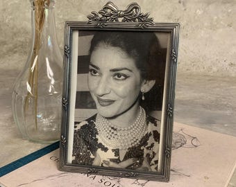 Cadre photo en métal orné - Élégant 8,3 x 5,5 pouces avec motif floral - Cadeau unique pour elle