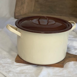 Vintage round enamel pan Kitchen cast iron enamel Cooking Pot With Black Stripe Enamel.