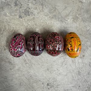 Set of 4 Hand Painted Wooden Easter Eggs, Vintage Decorative Wooden Eggs, Collection of Eggs, Collectible Eggs, Hand painted ornament eggs.