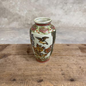 Vintage Satsuma Small Vase, Hand Painted Satsuma Porcelain Vase with Floral Design, Gold Satsuma, Asian Decoration, Vintage Small Vase.