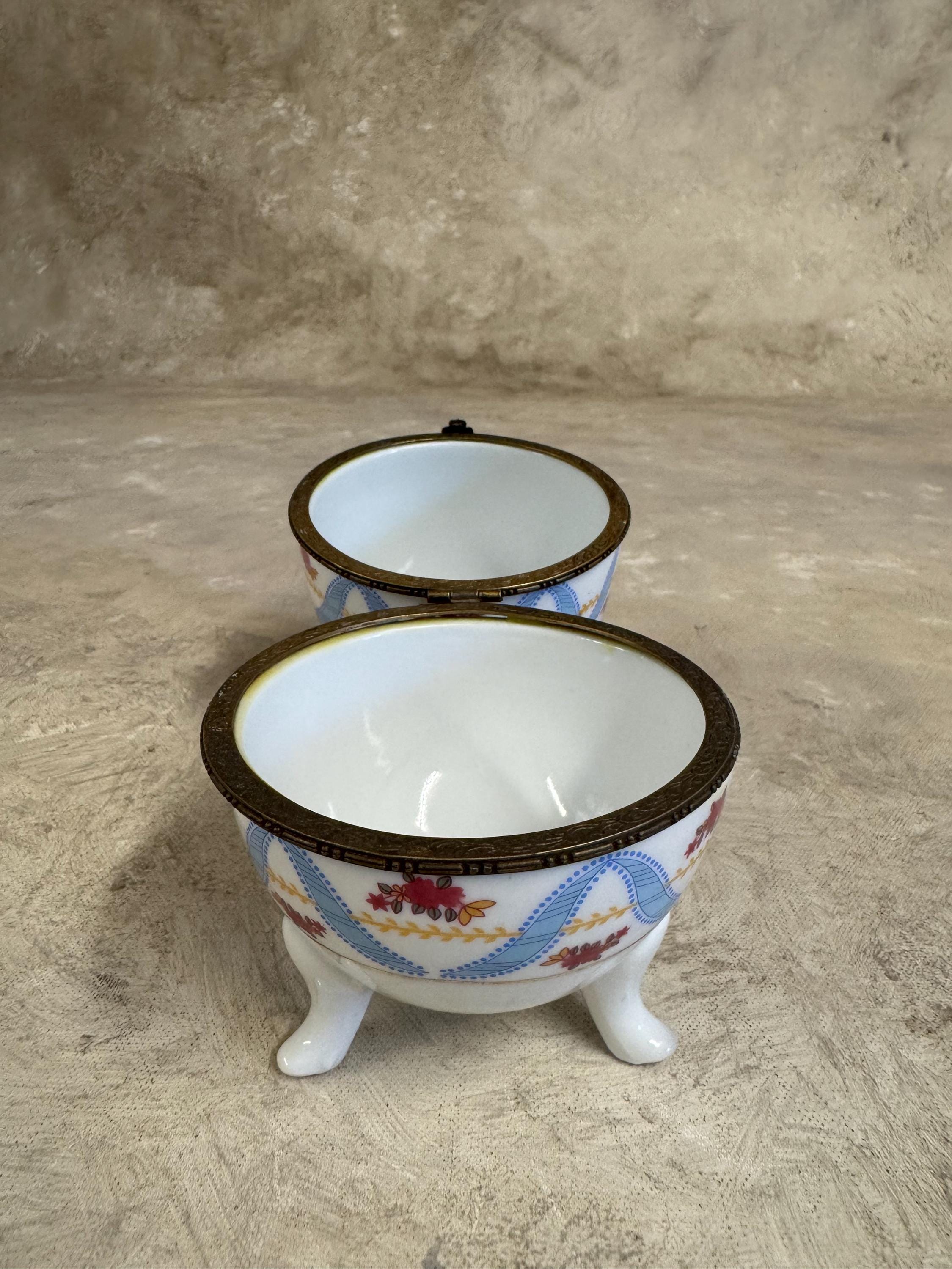 ヴィンテージのファベルジェ風磁器製卵型小物入れ：華やかな装飾