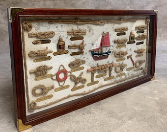 Vintage-Wandkunst mit nautischen Knoten, handgefertigte Dekoration im maritimen Stil, perfekt für Bootsliebhaber und als Geschenkidee für alle, die das Segeln lieben.