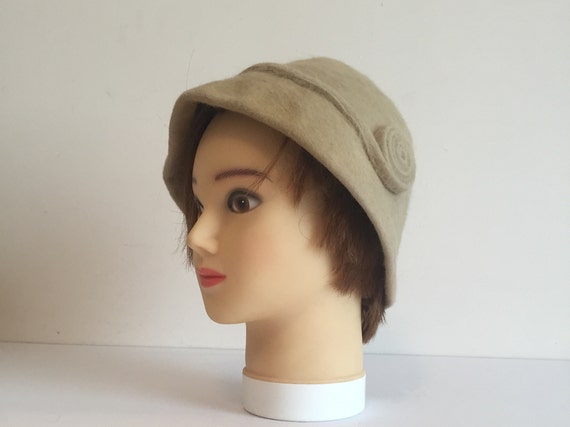 Vintage Cloche, 1920s Hat, Vintage 1920s felt Cloc
