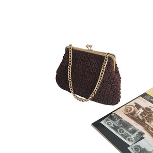 Handmade Crochet bag, 70s shoulder bag with metal chain strap, brown bag, Kisslock crochet bag, fashion tote bag, crochet bag, Handmade bag.