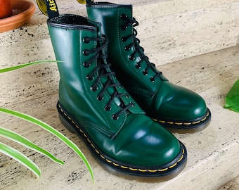 Army green dr martens deals