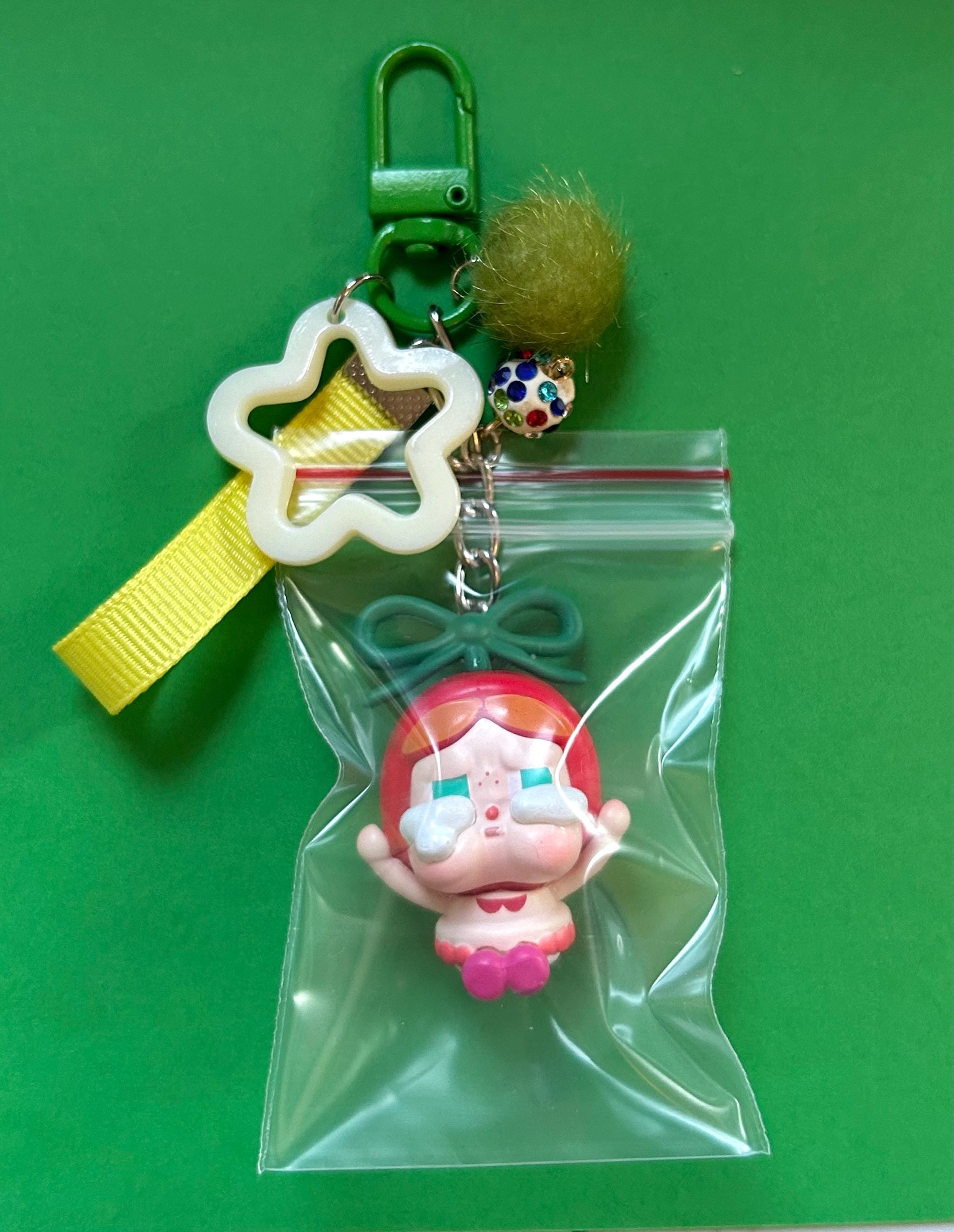 キーホルダー・アクリルキーホルダー Popmart crybaby crying for love cherry LABUBU - POP MART CEYBABY CRYING FOR LOVE CHERRY KEYCHAIN