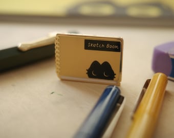 sketchbook - enamel pin