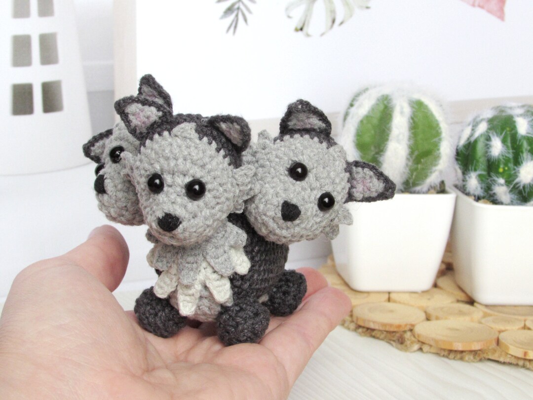 ケルベロス　ぬいぐるみ　ハンドメイド ケルベロスのぬいぐるみ、カスタムぬいぐるみ、かわいいケルベロス
