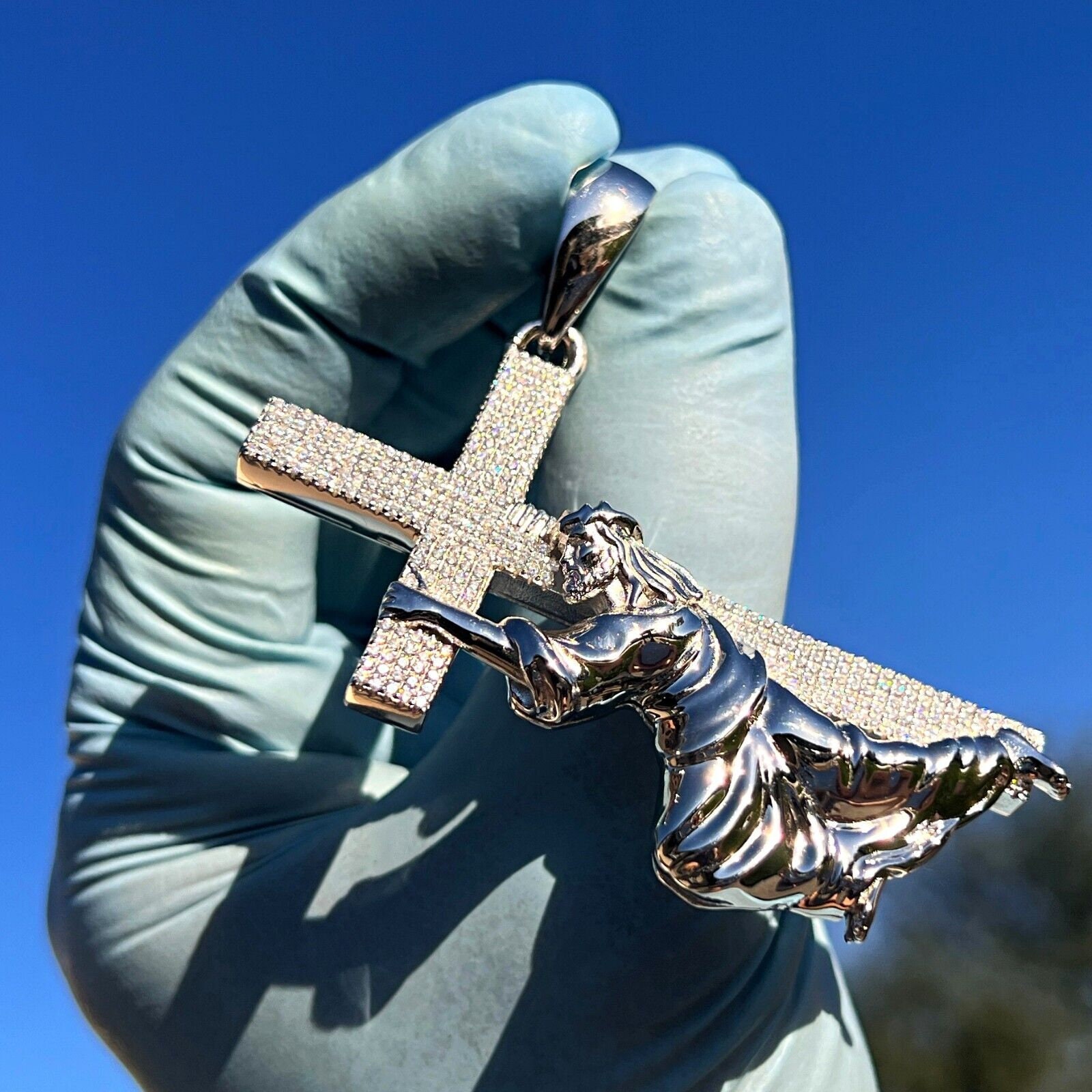 925 Sterling Silver Jesus Carrying His Cross VVS Moissanite Pendant ...