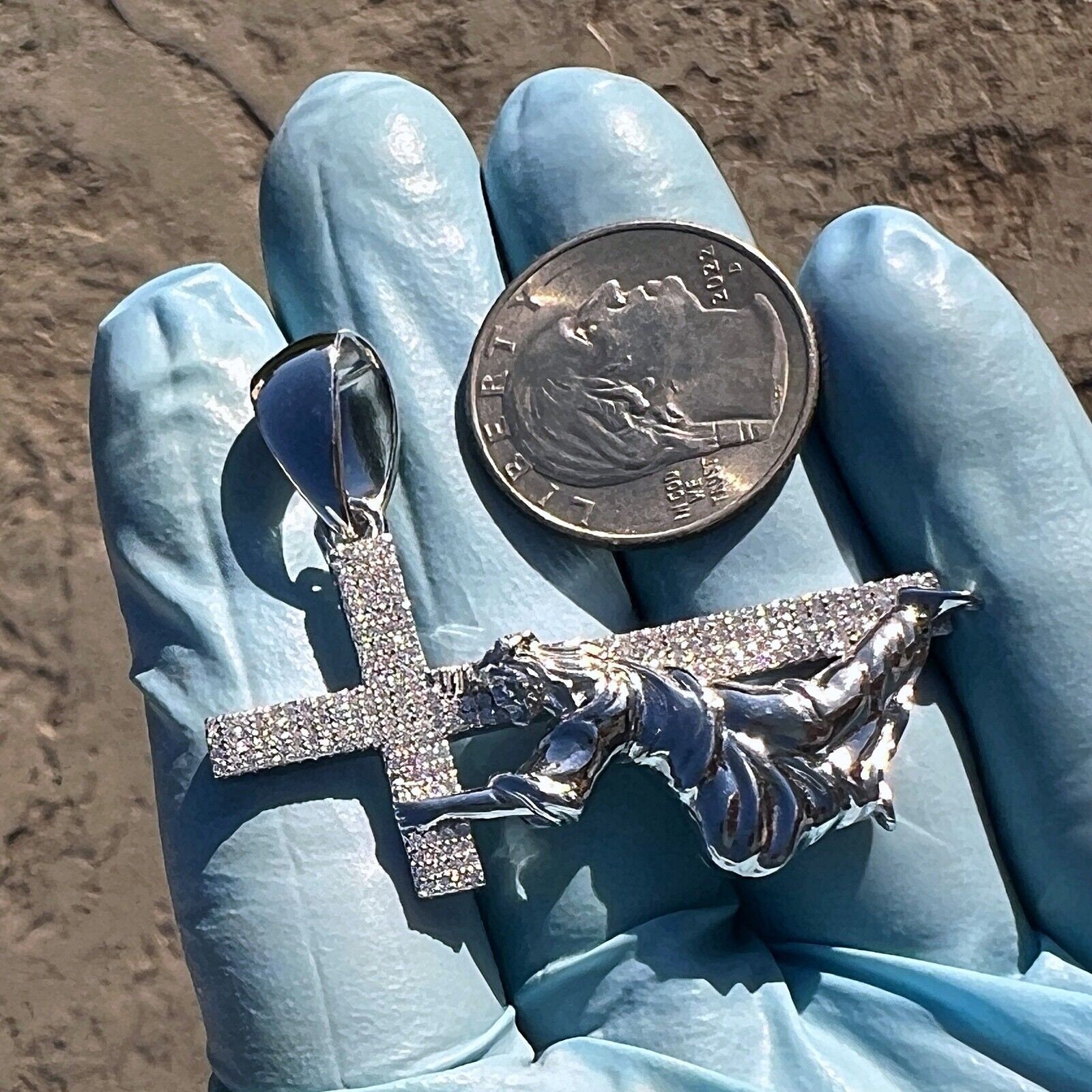 925 Sterling Silver Jesus Carrying His Cross VVS Moissanite Pendant ...