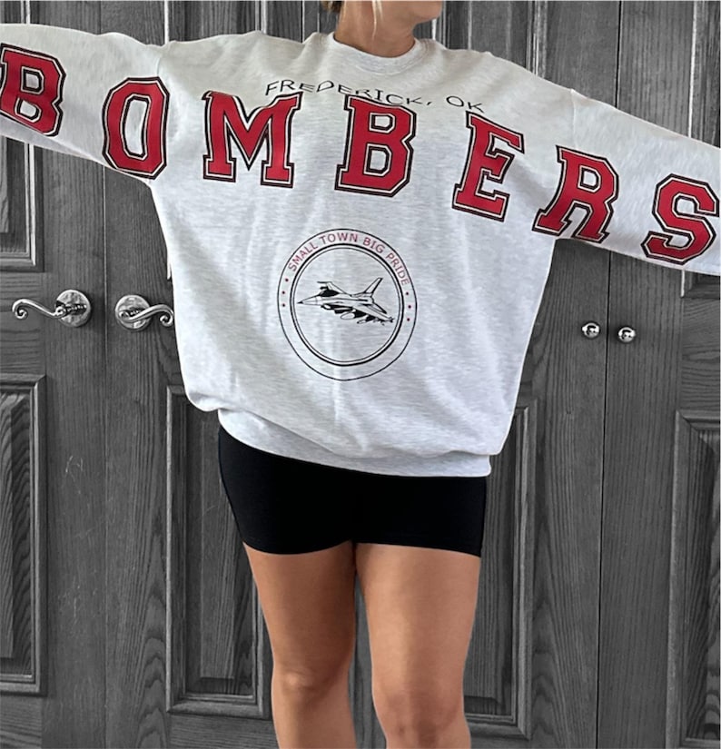 Voetbaltrui | Op maat gemaakt oversized sweatshirt met mascotte | Shirt schoolgeest | Gepersonaliseerde stad en mascotte | Arm tot arm, grote vetgedrukte tekst afbeelding 2