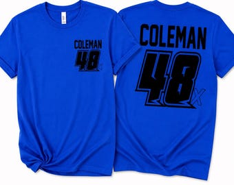 Puede incluir: Una camiseta de manga corta de color azul brillante con el nombre COLEMAN y el número 48 en texto negro en la parte frontal izquierda del pecho y una versión más grande del mismo texto y número 48 en la espalda.