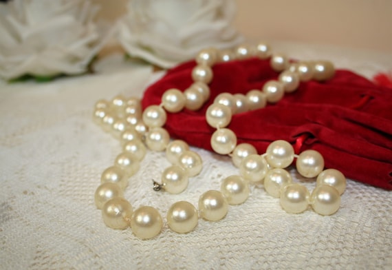 Vintage70s Pearl Necklace, Classic Pearl Necklace,