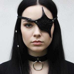 Benda per l'occhio in pelle nera dalla forma unica, originale di Mysterystar