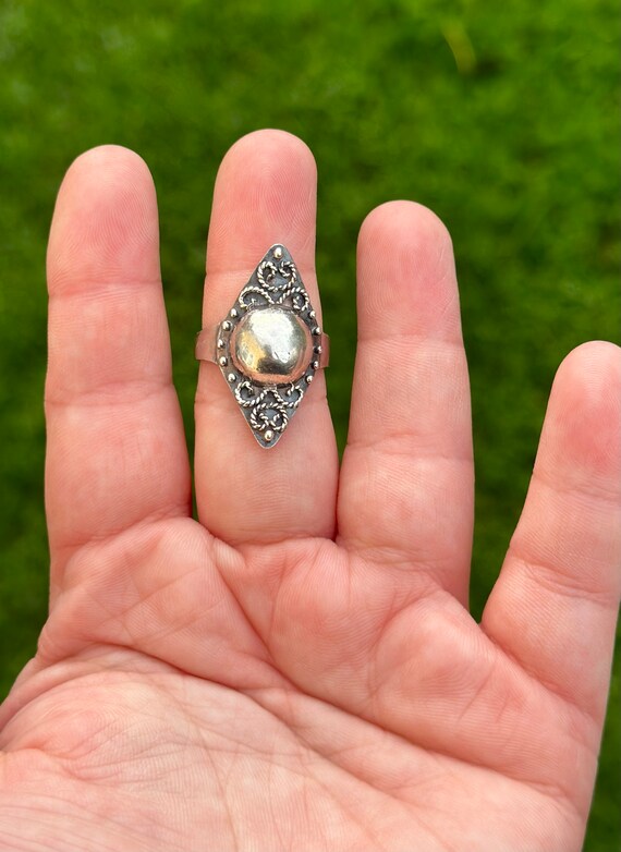 A Vintage Etruscan Antique Style Ball Ring - Stat… - image 10