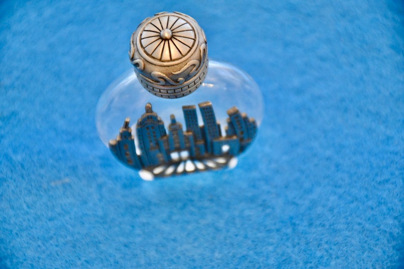 Vintage JJ Jonette Mini Glass Perfume Bottle with Pewter Overlay of the New York City Sky Line With Twin Towers Collectible Gift for Her image 6