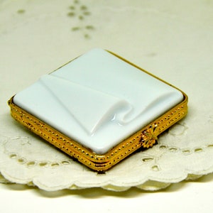 RARE Estee Lauder White Linen Solid Perfume Porcelain Paper Sculpture 1998 Compact RARE Collectible Gift for Her