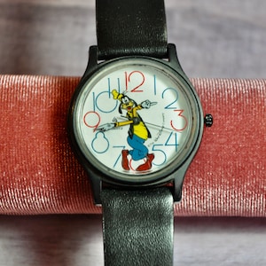 Rare Disney Lorus Goofy Quartz Wristwatch Wrist Watch Genuine Calf Band Like New Very Hard to Find Great Gift Disney Collectible Walt Disney