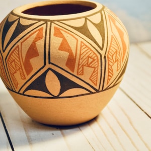 Signed Pueblo Pottery Bowl: Collectible Polychrome Vase, 1940s