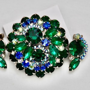 Mid Century JULIANA D&E Verified Brooch with Matching Earrings Gorgeous Deep Blue and Emerald Green Rhinestone Crystals RARE Mint Condition