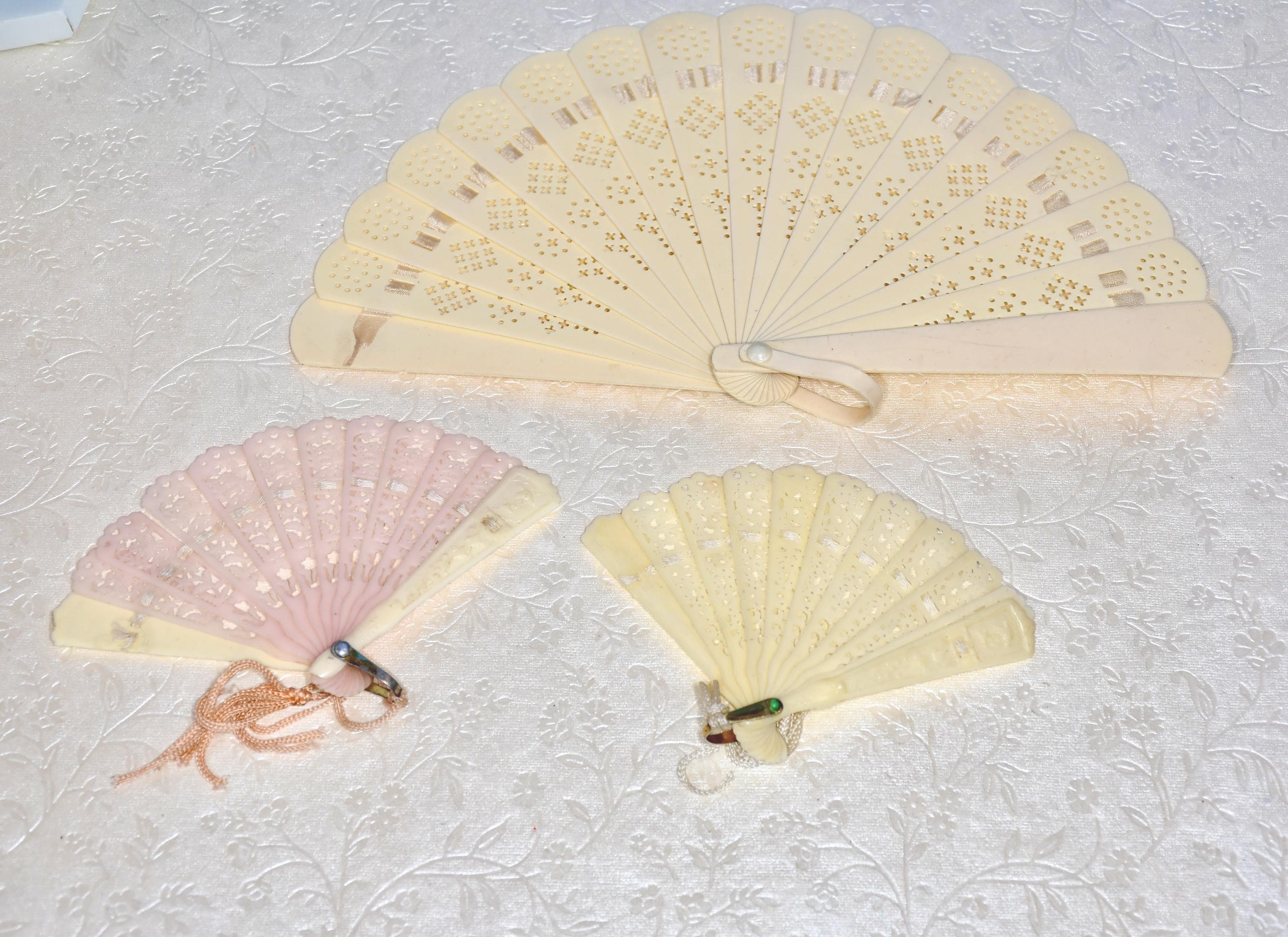 Ivory Celluloid Plastic Fan with Blue Ribbon Accent vintage 1920s or 30s Antique Celluloid Fans - Etsy main image 4