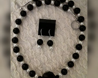 Black onyx and white glass pearls