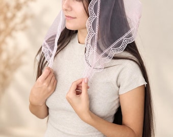 Mjukt rosa kristen huvudbonad, broderad triangulär böneslöja, kyrklig huvudbonad, rosa kapellslöja, lätt mantilla