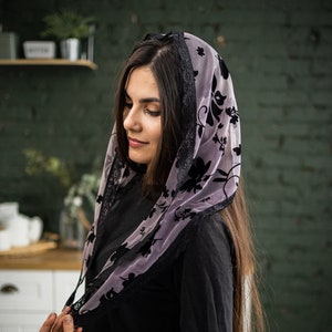 Decorazione floreale nera in velluto Mantilla con pizzo intorno alla sciarpa della chiesa Copricapo da chiesa cattolica o da cappella Mantilla avvolgente Altri colori