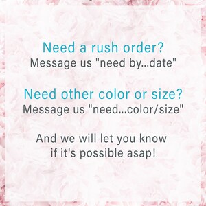 Puede incluir: Texto sobre un fondo floral rosa con el mensaje "&iquest;Necesitas un pedido urgente? Env&iacute;anos un mensaje "necesito para...fecha"" y "&iquest;Necesitas otro color o tama&ntilde;o? Env&iacute;anos un mensaje "necesito...color/tama&ntilde;o"" y "&iexcl;Y te haremos saber si es posible lo antes posible!"