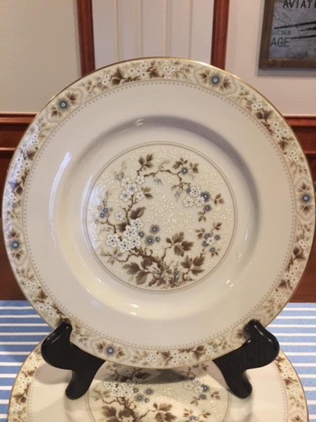 Set of Six (6) Royal Doulton Fine China Mandalay 10 1/2 Plates Made in