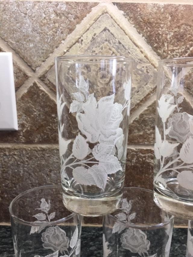 Seven (7) Vintage 1960s Libbey White Rose Glass Tumblers 12 ounces
