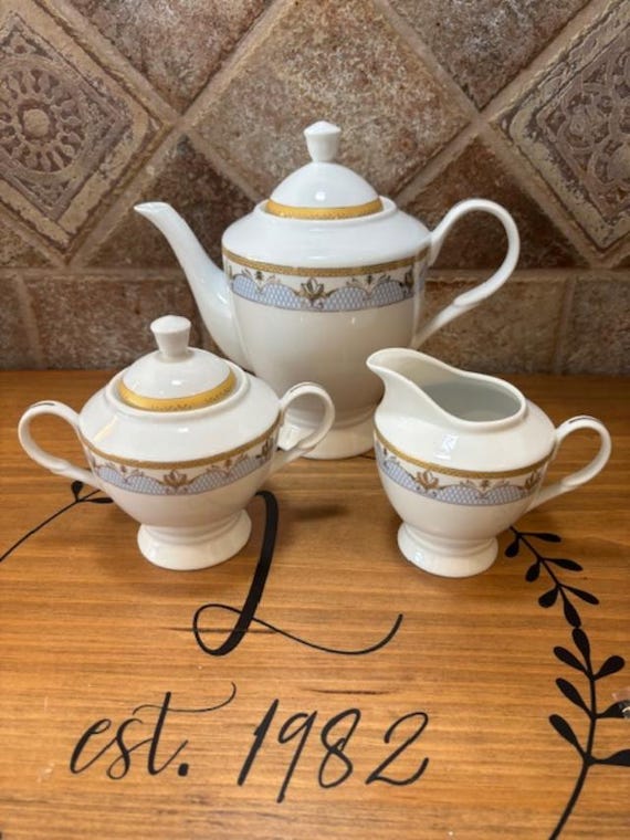 SMCS Porzellan Fabrik Tirschenreuth Tea Pot, Sugar Bowl and Creamer Germany