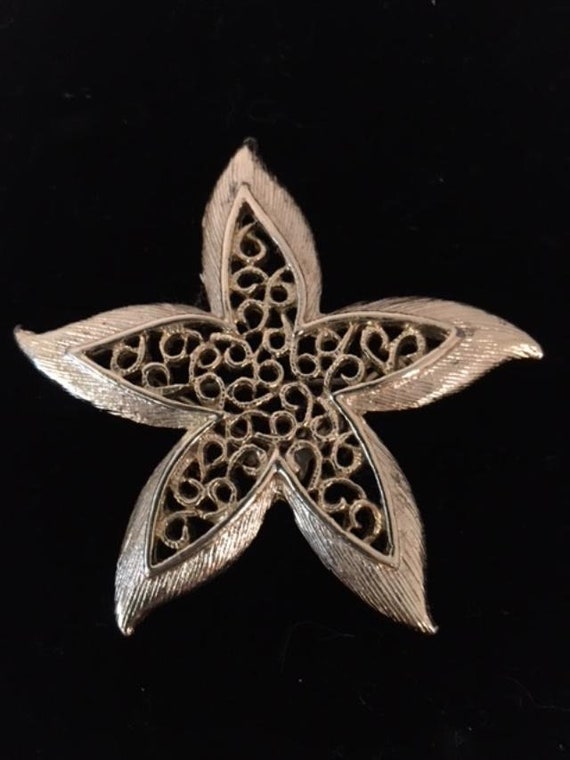 VINTAGE Gerrys Gold Starfish Star Filigree Brooch EUC