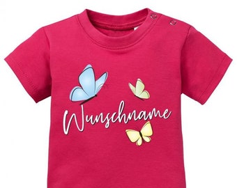 Schmetterling mit Wunschname des Kindes - Mädchen - Baby T-Shirt