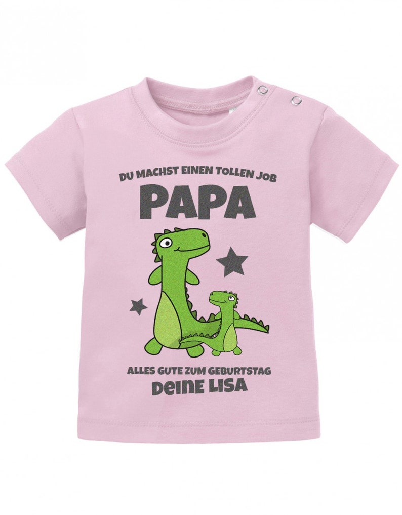 Du machst einen tollen Job Papa alles gute zum Geburtstag personalisiert mit Name Baby Papa Shirt Pink