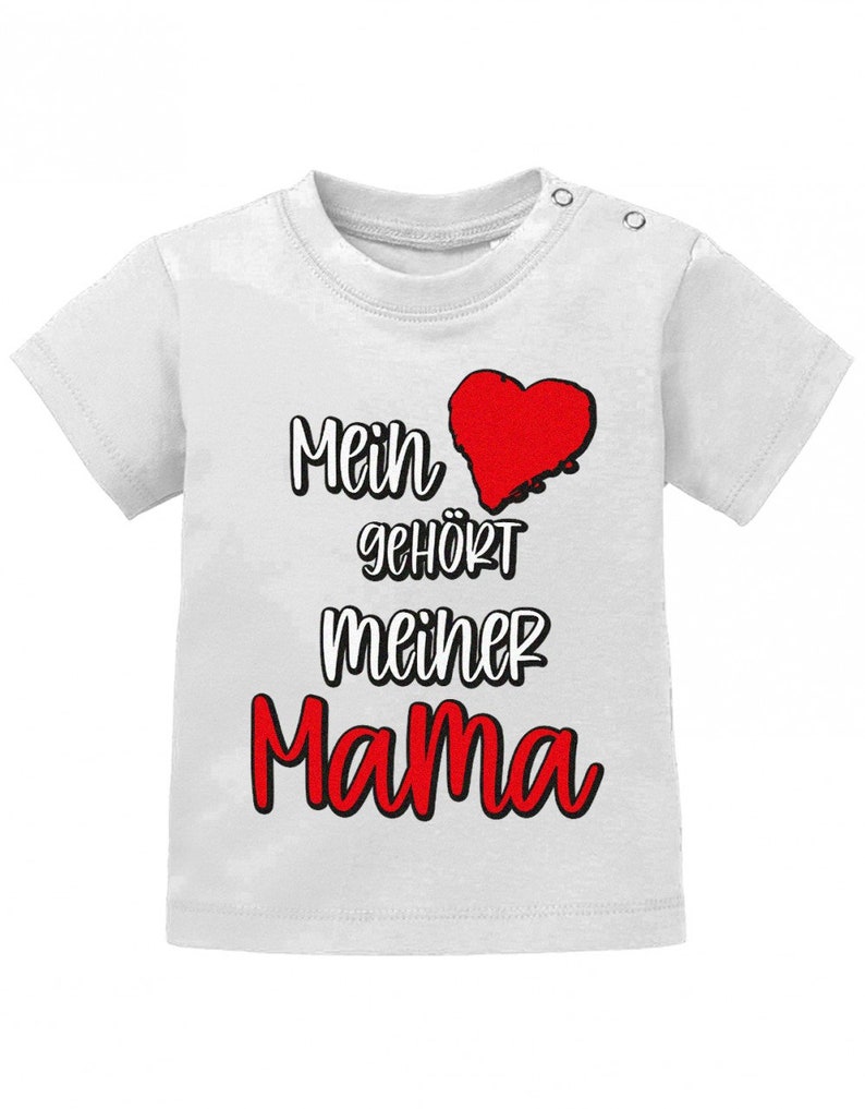 Mein Herz gehört meiner Mama Baby T-Shirt Weiß