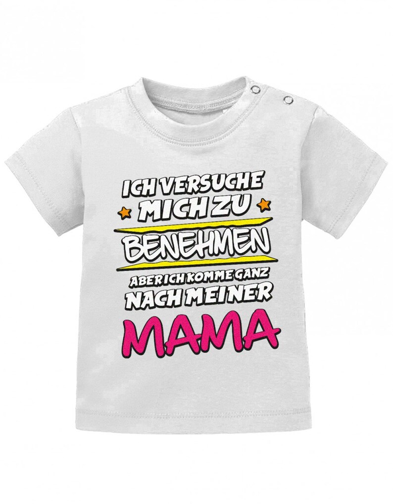 Ich versuche mich zu benehmen aber ich komme ganz nach meiner Mama Baby Shirt image 8