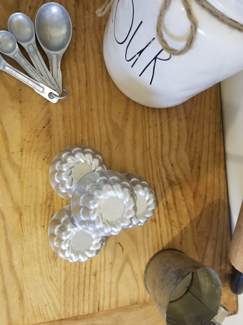 Set of 4 Vintage Aluminum Mini Baking Pans