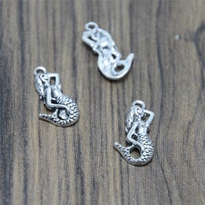 25 pingentes de sereia em tom prateado: pingentes de liga de zinco (23 x 12 mm)