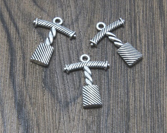 15 Antique Silver Tone Bottle Opener Charms: Zinc Alloy Pendants (25x20mm)