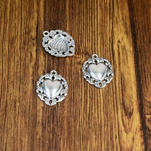 Lace Edge Heart Charms: Antique Silver Ex Voto Pendants (10pcs, 34x26mm)