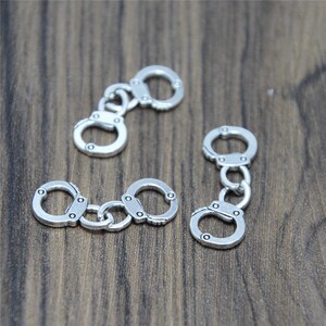 20 ciondoli a forma di manette color argento: pendenti 3D, connettori (33 x 11 mm)