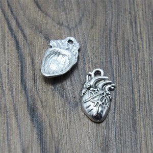 8 pz/lotto ciondoli a forma di cuore anatomico in argento con ciondolo a forma di cuore umano 26x16x5mm