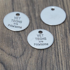 10pcs/lot Vet techs are pawsome charm silver tone Veterinary Technician message charm pendant 20mm