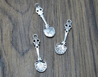 20 piezas de dijes de cuchara, dijes de cuchara vintage de plata tibetana antigua, colgantes de 35 x 10 mm