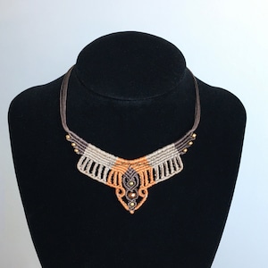 Macrame ethnic necklace pattern, Macrame necklace tutorial, Mini macrame bib jewelry