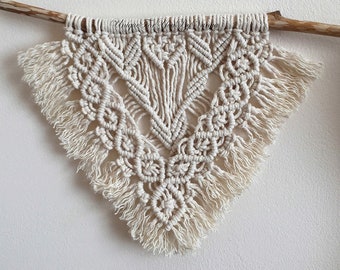 Mini macrame wall hanging pattern, DIY layered macrame wall hanging tutorial, Macrame Boho decor, Bohemian macrame tapestry, DIY home decor
