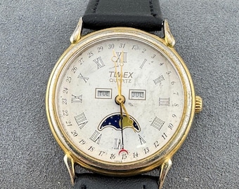 Vintage Timex Mondphasen Uhr: Dreifach Datumskalender, schwarzes Lederband