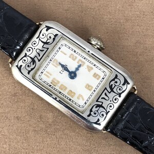 Stunning Vintage Art Deco Elgin Solid 14 Karat White Gold Tank Watch Black Lizard Strap 8 Inch in length. Hand Engraved Case Sides