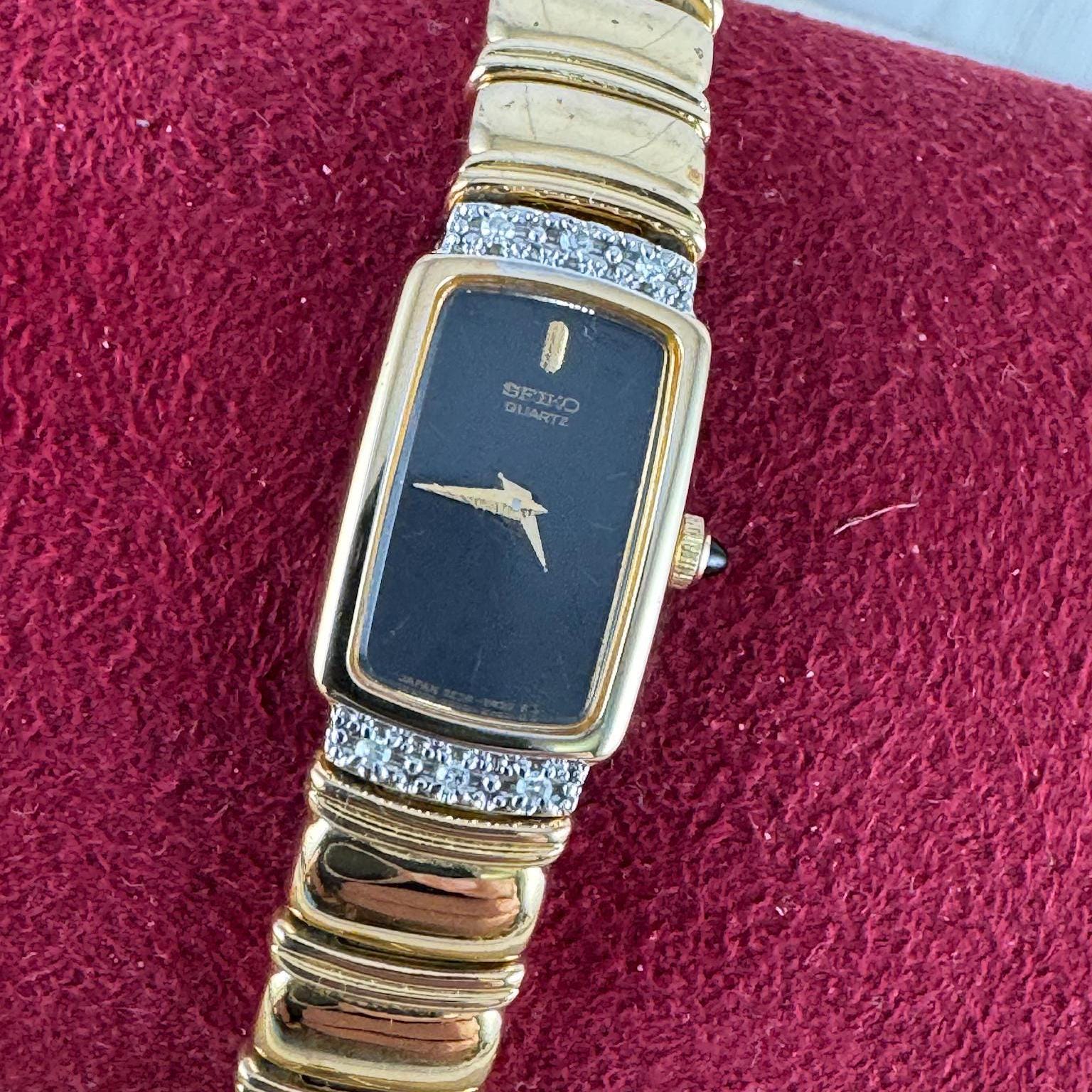 Reloj de pulsera de vestir Seiko vintage con esfera curva en forma